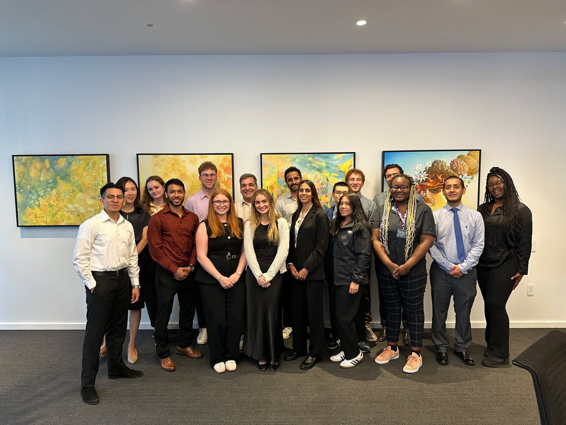 Last week, our NYC office hosted @streetwisepartners and their participants for a Practicing Difficult Interview Questions workshop!
Attendees gained valuable experience through reviewing interview questions, practicing interviews in pairs with a mentee, networking, and participating in a final group discussion. The event was designed to provide Streetwise participants with practice and feedback to enhance their success in interviews. 😁