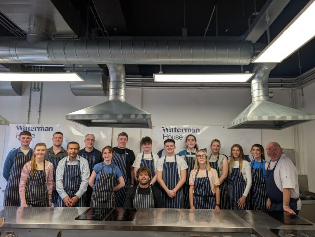 Our Belfast University program participants and their buddies at a 'Best of Spain' cooking class 🥣